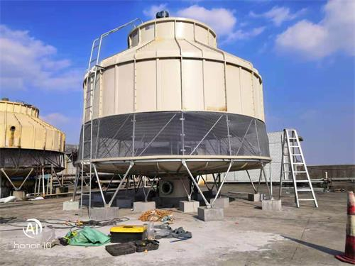 是什么原因導致了工業(yè)冷卻塔內的冷卻水變少?(冷卻塔