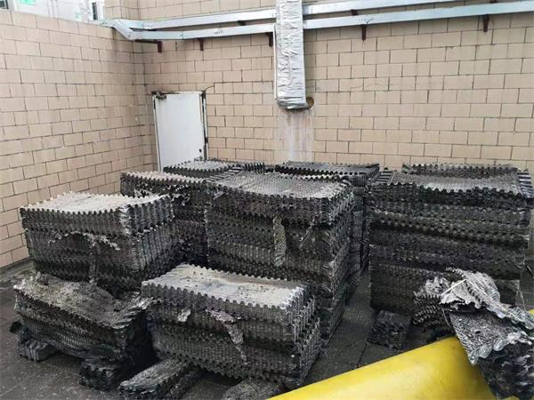 封閉式冷卻塔漏水腐蝕原因(逆流封閉式冷卻塔)